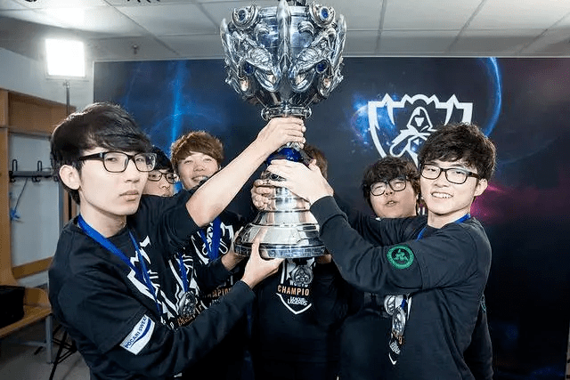 九游-Faker在快船比赛中突破纪录，势不可挡引发热议！的简单介绍