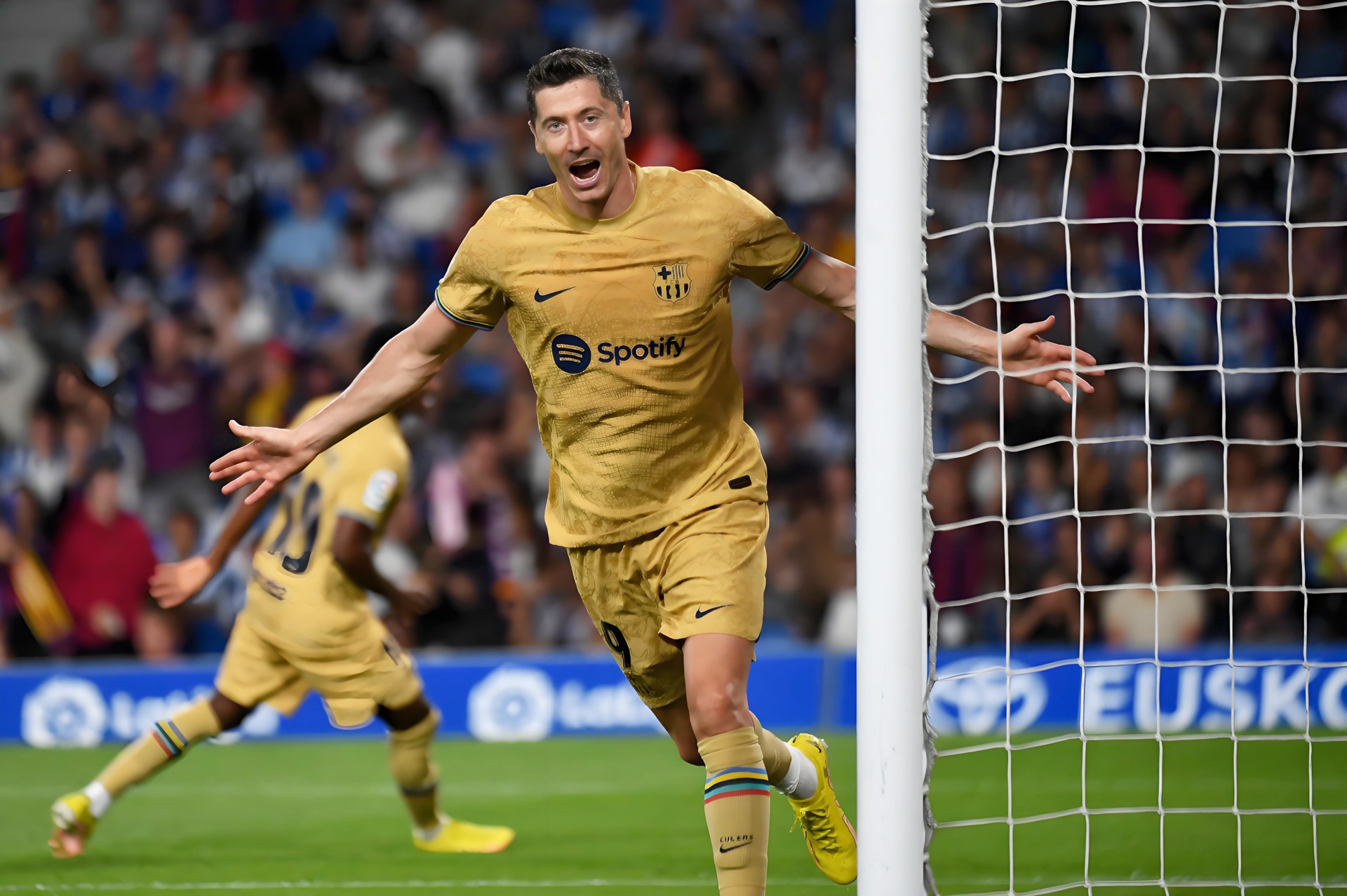 九游娱乐-关于莱万多夫斯基在TL比赛中惊险取胜，战术调整引发热议！的信息